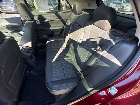 Used 2022 Buick Envision Avenir w/ Technology Package II image 11