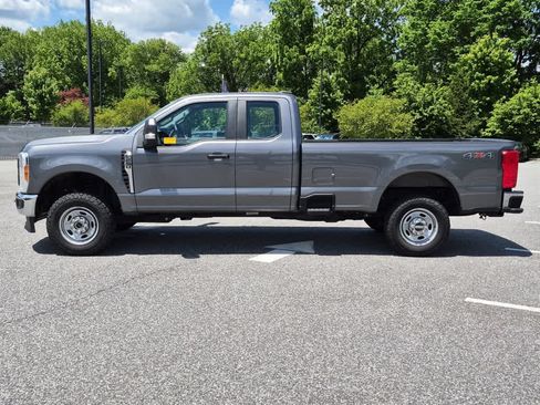 Used 2023 Ford F250 XL w/ Snow Plow/Camper Package AWD/4WD image 5