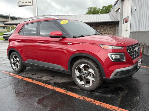 Used 2023 Hyundai Venue Limited FWD image 1