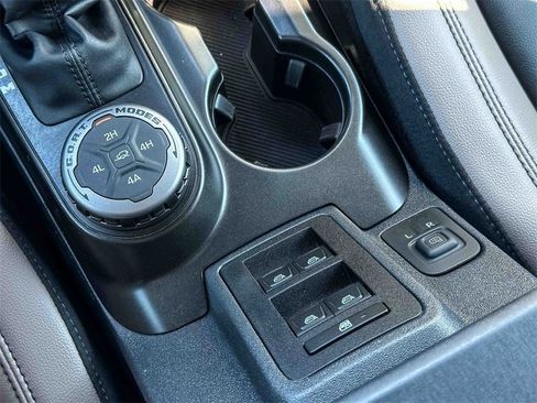 Used 2023 Ford Bronco Wildtrak image 35