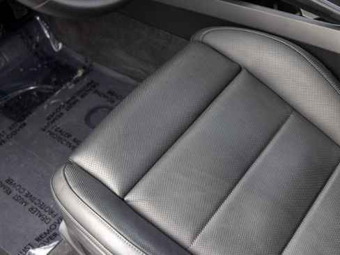 Certified 2025 Porsche Macan Electric RWD image 29