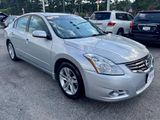 Used 2010 Nissan Altima 3.5 SR w/ Premium Pkg image 3