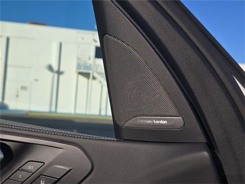 Used 2025 BMW X5 xDrive50e image 16