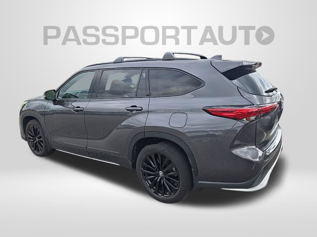 Used 2023 Toyota Highlander XSE AWD/4WD image 4