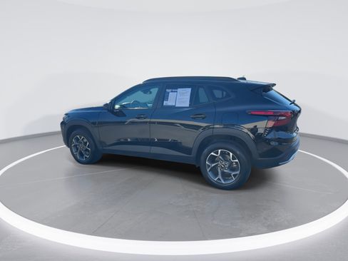 Certified 2025 Chevrolet Trax LT w/ LT Convenience Package image 7