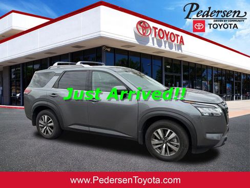 Used 2024 Nissan Pathfinder SL w/ Black Appearance Package image 1