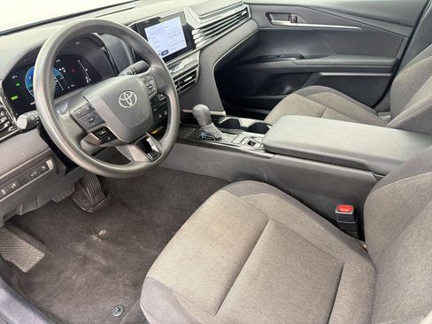 Used 2025 Toyota Camry LE FWD image 4