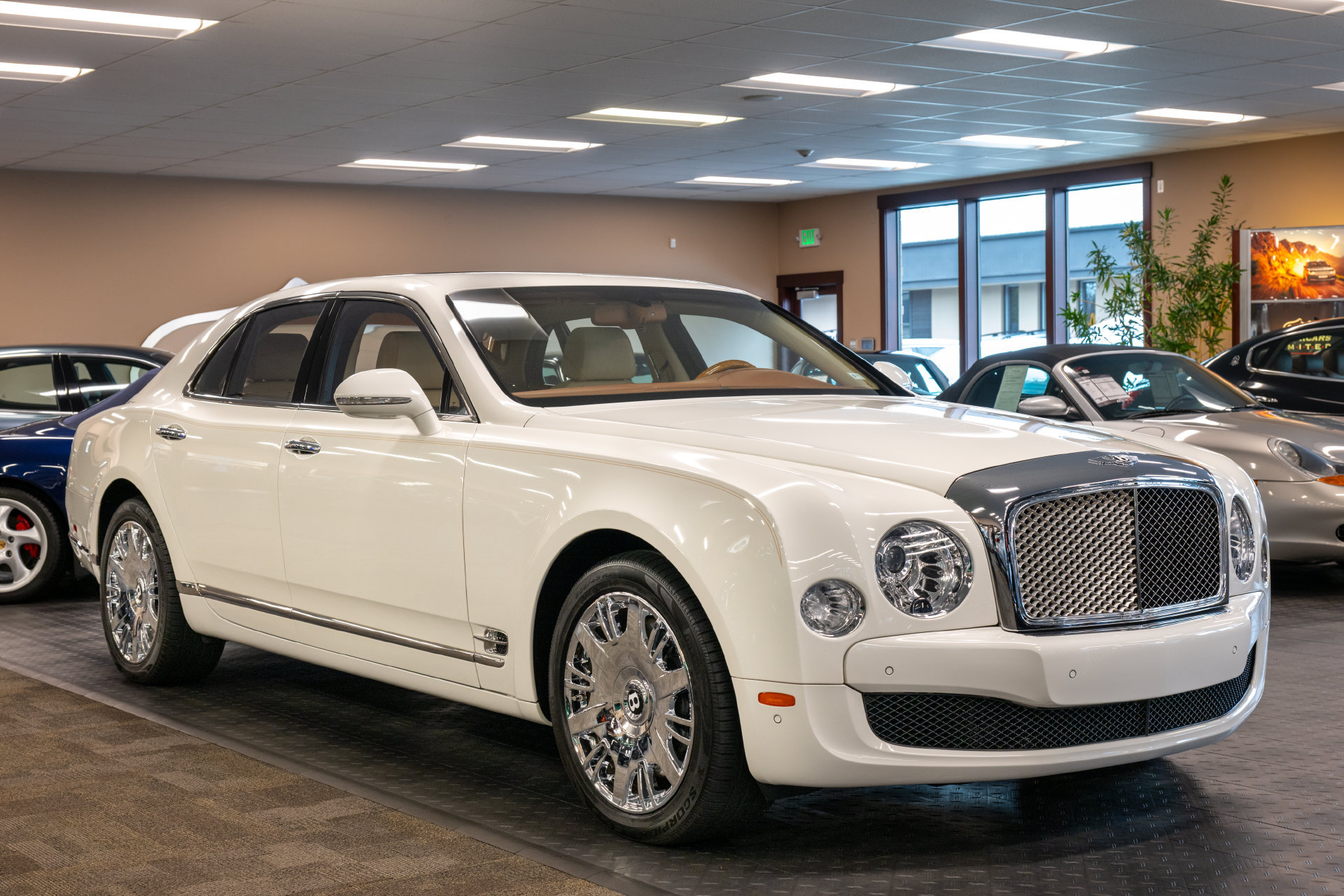 Used 2013 Bentley Mulsanne RWD image 2