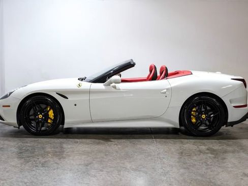 Used 2018 Ferrari California T image 14