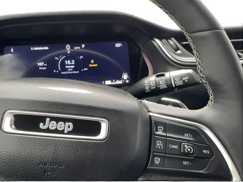 Used 2024 Jeep Grand Cherokee Altitude RWD image 39