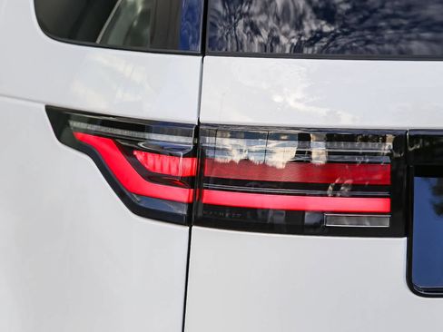 New 2026 Land Rover Discovery Limited Edition image 8