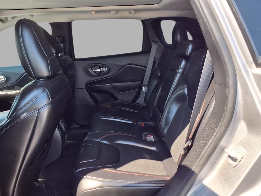 Used 2019 Jeep Cherokee Trailhawk w/ Comfort/Convenience Group AWD/4WD image 24