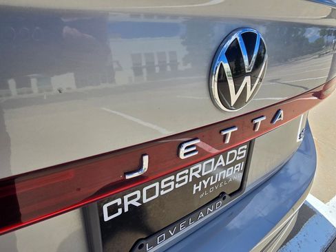 Used 2025 Volkswagen Jetta SE FWD image 12