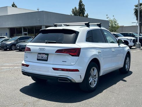 Used 2023 Audi Q5 2.0T Premium w/ Convenience Package AWD/4WD image 3