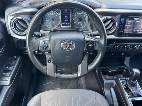 Used 2017 Toyota Tacoma TRD Off-Road w/ Tow Package (A/T) AWD/4WD image 28
