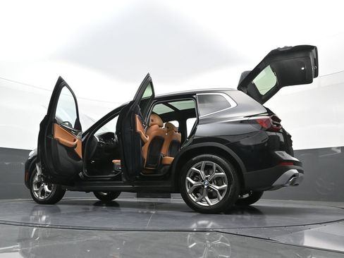Used 2023 BMW X3 xDrive30i w/ Convenience Package w/ZPA AWD/4WD image 41