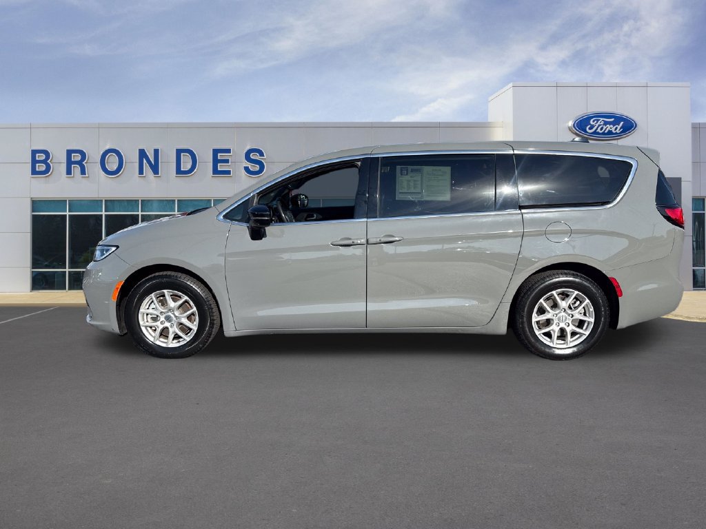 Used 2025 Chrysler Pacifica Select FWD 360° Tour