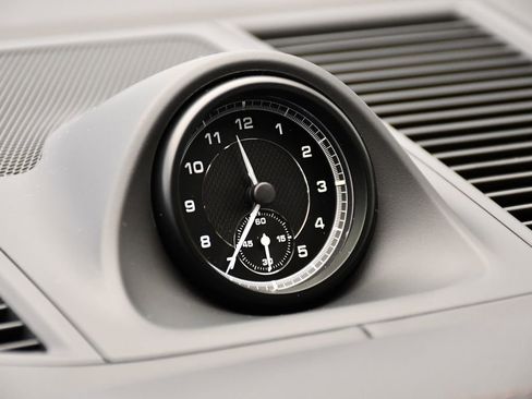 Used 2025 Porsche Macan image 18