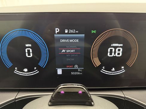 Used 2024 Hyundai Santa Fe SEL image 11