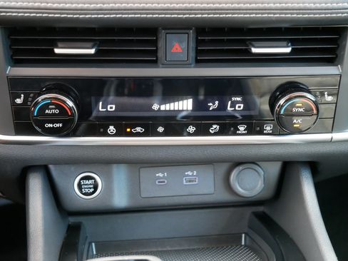 Certified 2023 Nissan Rogue SV w/ SV Premium B Package AWD/4WD image 23