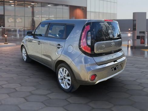 Used 2018 Kia Soul + FWD image 7