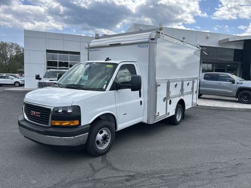 New 2026 GMC Savana 3500 w/ Power Convenience Package RWD image 2