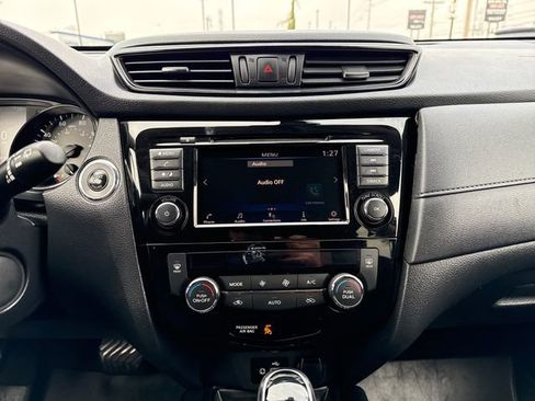 Used 2019 Nissan Rogue SV image 24