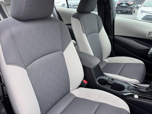 Used 2025 Toyota Corolla LE FWD image 18