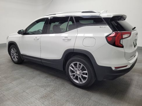 Used 2024 GMC Terrain SLT image 3