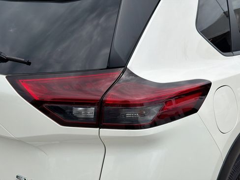 Used 2023 Nissan Rogue SV FWD image 25