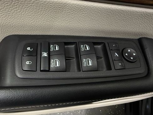 Used 2022 Chrysler Pacifica Limited image 10