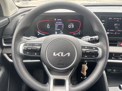 Used 2025 Kia Sportage LX FWD image 32