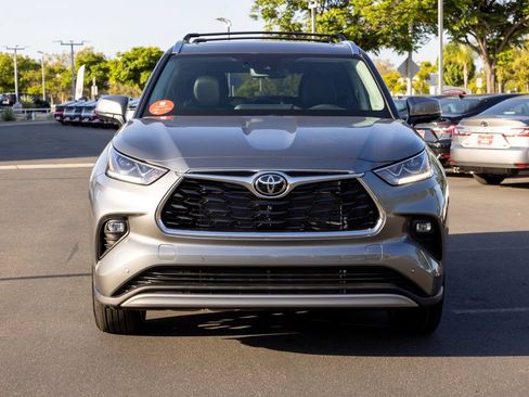 New 2026 Toyota Highlander Platinum AWD/4WD image 2