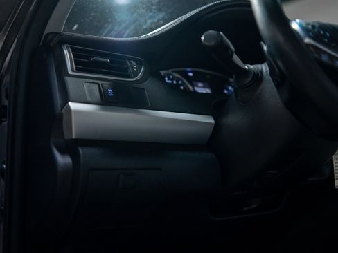 Used 2017 Toyota Camry SE image 33