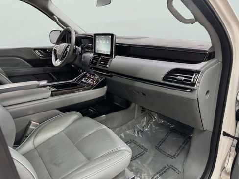 Used 2018 Lincoln Navigator Reserve w/ Technology Package AWD/4WD image 40