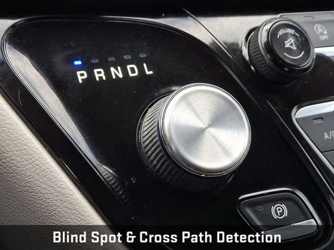 Used 2017 Chrysler Pacifica Touring-L image 19