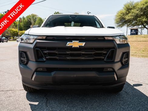 Used 2023 Chevrolet Colorado W/T RWD image 2