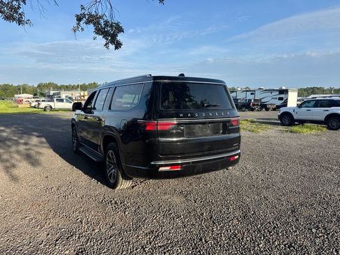 Used 2024 Jeep Wagoneer L Series II w/ Flexible Seating Group RWD image 3