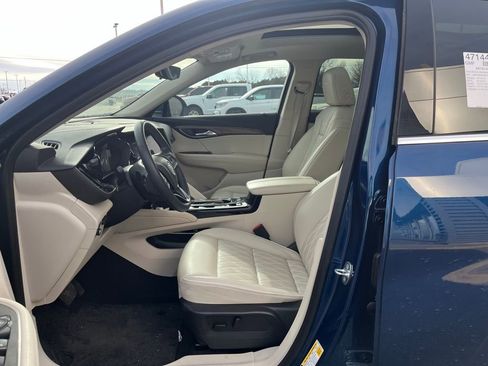 Used 2023 Buick Envision Avenir image 12