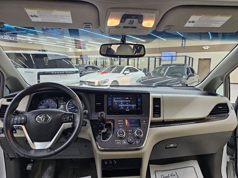 Used 2016 Toyota Sienna XLE w/ XLE Navigation Package FWD image 27