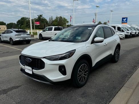 New 2025 Ford Escape SE w/ PHEV Premium Package image 31