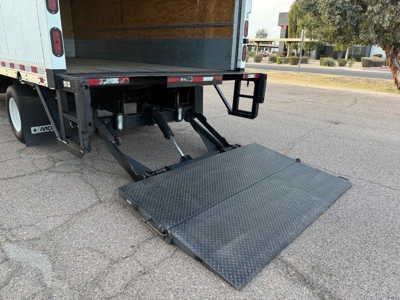 Used 2023 Isuzu NPR RWD image 17