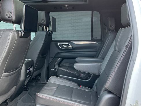 Used 2023 Chevrolet Suburban RST w/ Luxury Package image 12