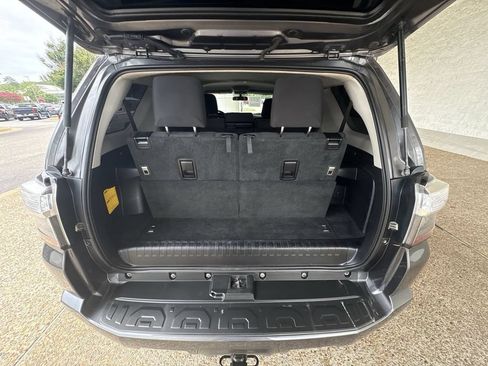 Used 2018 Toyota 4Runner SR5 AWD/4WD image 26