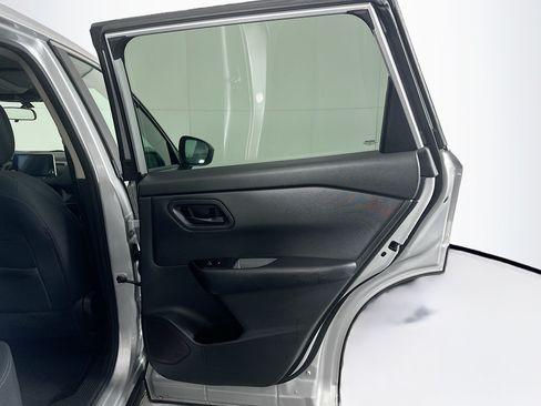 Used 2024 Nissan Rogue S FWD image 29