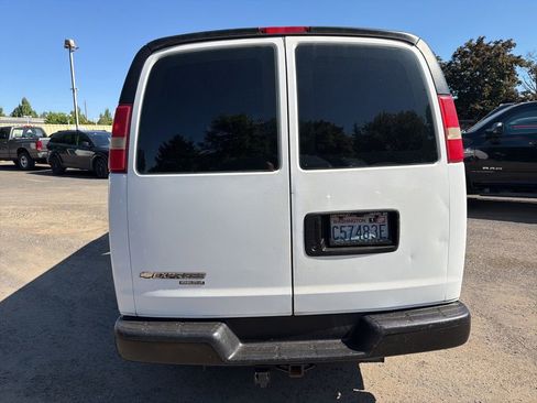 Used 2014 Chevrolet Express 2500 Extended RWD image 11