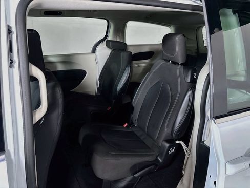 Used 2023 Chrysler Voyager LX FWD image 18