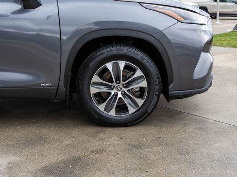 Used 2023 Toyota Highlander XLE image 36