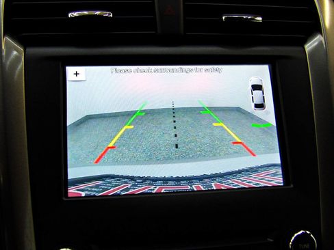Used 2018 Ford Fusion SE w/ Fusion SE Technology Package FWD image 15