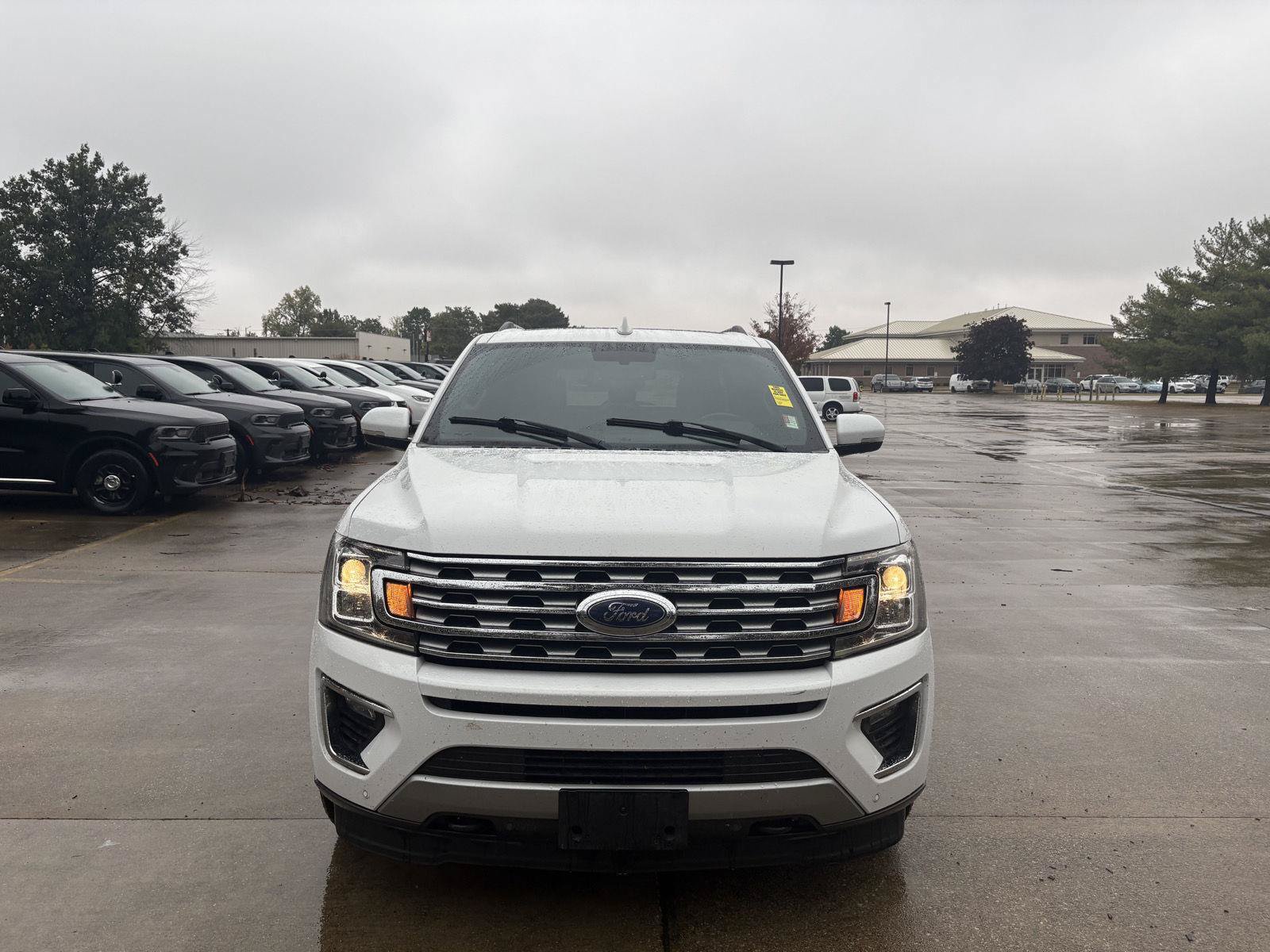 Used 2019 Ford Expedition Max Limited AWD/4WD image 3